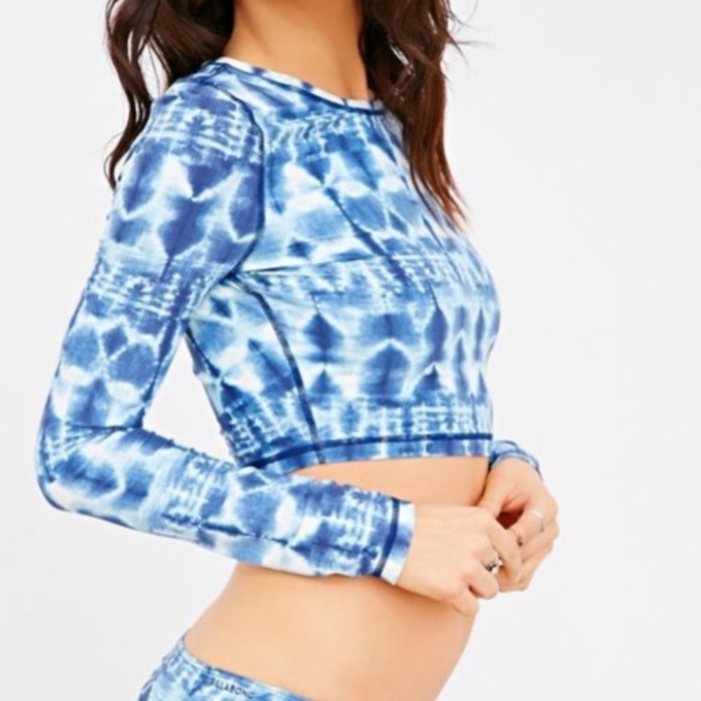 Billabong Womens cropped Rashguard Swim Shirt
